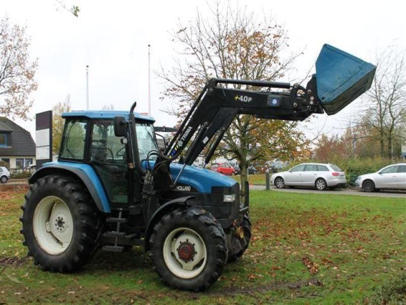 TRATTORE NEW HOLLAND 8260