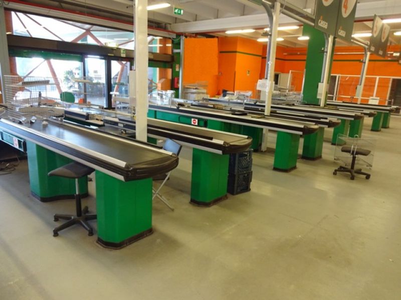 Stock scaffalatura per supermercati, banchi cassa e isole surgelate