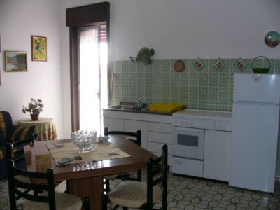 GIARDINI NAXOS affittasi ampio e grazioso monovano