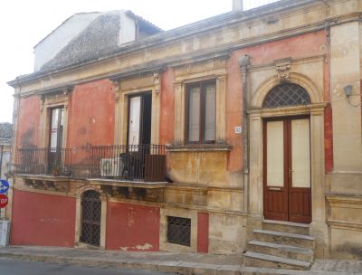 Palazzetto a Canicattini Bagni 