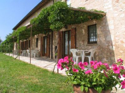 CASALE CAROCCI appartamenti con piscina nei Monti Sibillini