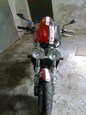 Bellissima e Costumizzata Triumph Speed Triple 955i