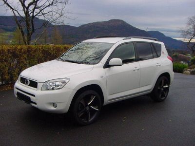 Toyota RAV4 2,2 D-4D 2008 a 3000�