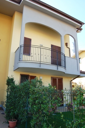 RONCELLO 3 Locali su due livelli e Box