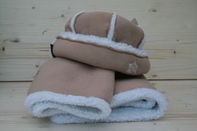 stock cappelli, sciarpe e accessori abbigliamento