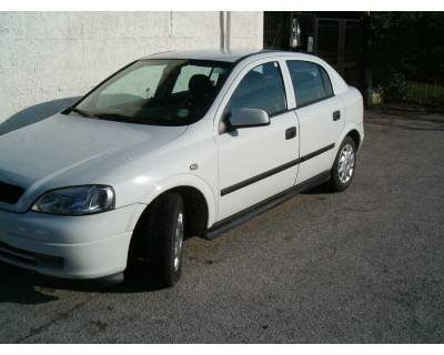 Ottima opel ASTRA berlina turbodiesel a CASERTA