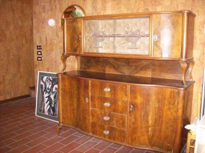 credenza con vetrina