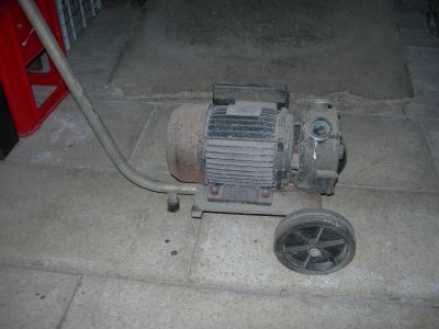 POMPA DA 1 HP  220 VOLT PER USO ENOLOGICO 