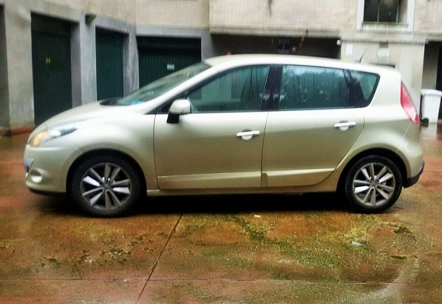 Vendesi Renault Scenic X-MOD 1.5 dci 110cv Luxe Automatico 10400� 56000 km
