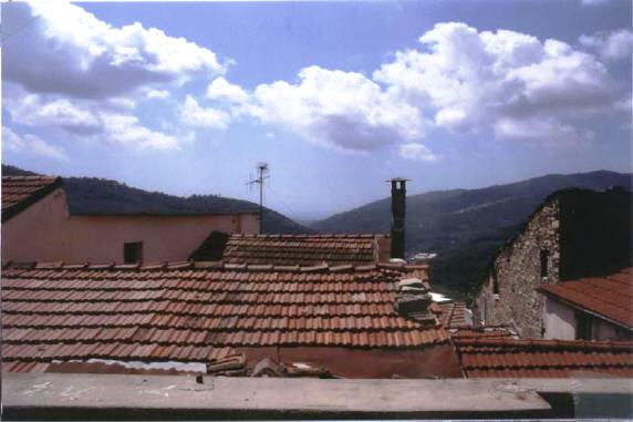 Imperia - Gazzelli appartamento da ristrutturare con terrazzo � 138.000
