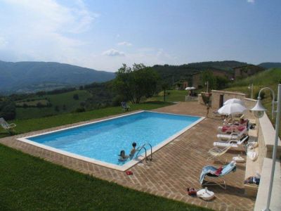 Casale Carocci appartamenti con piscina in Valnerina/ Parco Sibillini