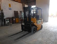 Vendesi carrello elevatore TCM