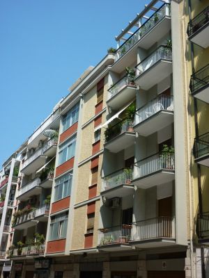 Ampio trivani in via Gabrieli