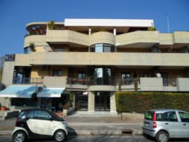 Rifinito trivani accessoriato a Torre a Mare 