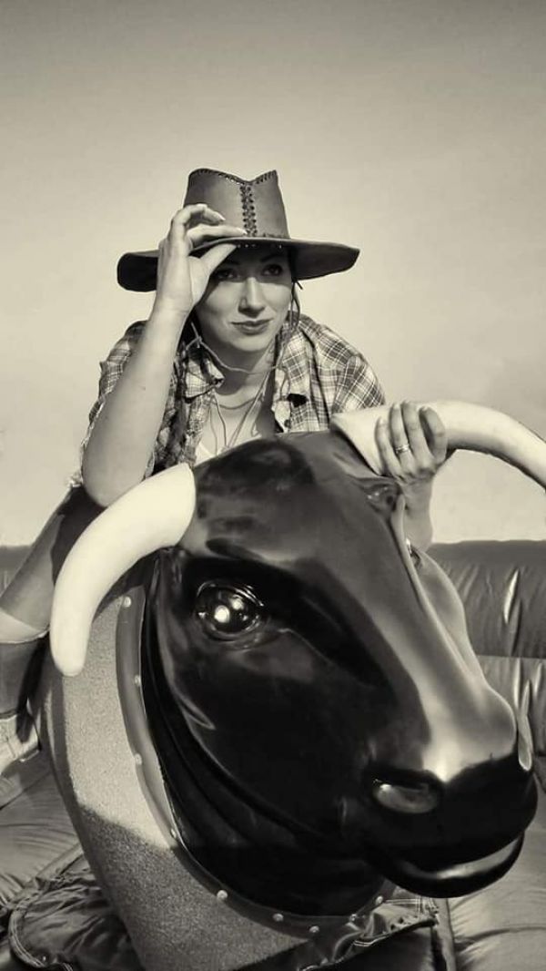 Noleggio Toro Meccanico con Operatore per feste ed eventi country