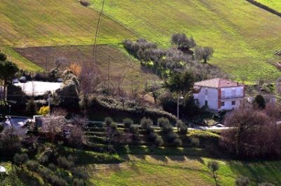 CASA INDIPENDENTE CON AMPIO TERRENO