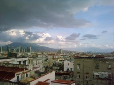 Vendesi appartamento napoli centro-foria...4 vani...CASAin IMMOBILIARE Tel.081200198