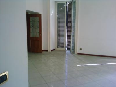 Vendesi appartamento napoli centro-garibaldi 6 vani ... CASAin IMMOBILIARE Tel.081200198