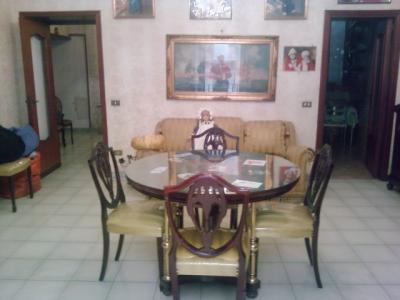vendesi appartamento napoli centro-piazza carit� 3 vani...CASAin IMMOBILIARE Tel.081200198