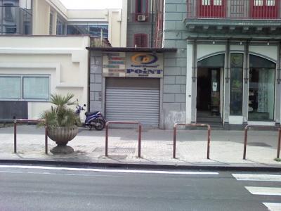 Vendesi locale commerciale napoli - riviera di chiaia 4 locali...CASAin IMMOBILIARE Tel.081200198