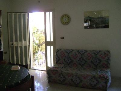 APPARTAMENTO 80 MQ. CON PATIO A 2 MINUTI DAL MARE.