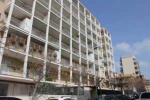 Recente prestigioso pentavani pluriaccessoriato zona Faro vista mare 