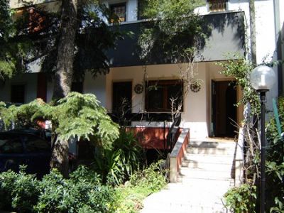Villa tre superfici in via Fanelli