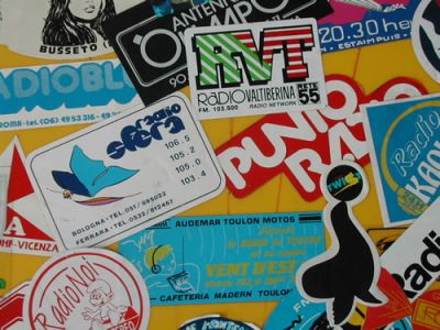 Compro adesivi emittenti radio e tv locali  Italiane