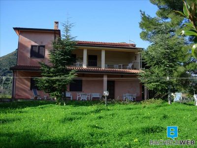 Affitto appartamento lussuoso in villa con giardino e splendida visuale