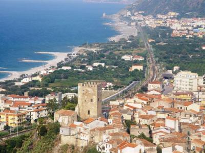 APPARTAMENTO A BROLO 50 METRI DAL MARE.