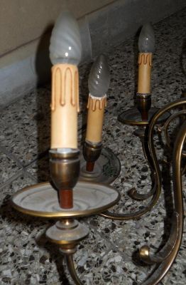 Lampadario per soggiorno, classico in stile olandese con candele perfetto. 