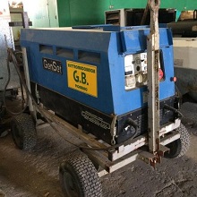 Vendesi motogeneratore Genset