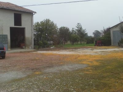 Casa ristrutturata con corte a Boretto