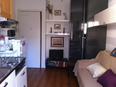 GENOVA NERVI (CAPOLUNGO) MONOLOCLALE con bagno vicino al mare