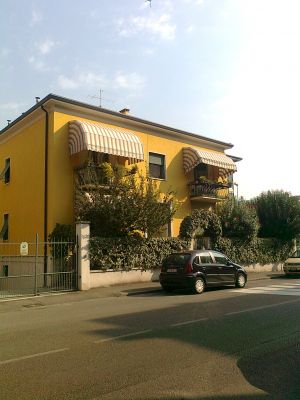 Affittasi piccolo appartamento in villetta con giardino