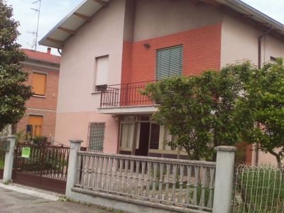 CASA INDIPENDENTE ANNI '80 a GUALTIERI