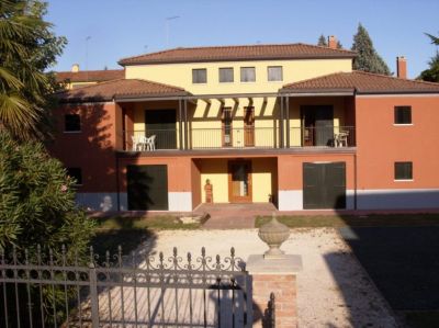 Villa con ampio giardino