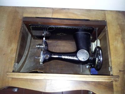 Macchina da cucire singer anni 50