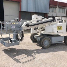 Vendesi piattaforma semovente Simon