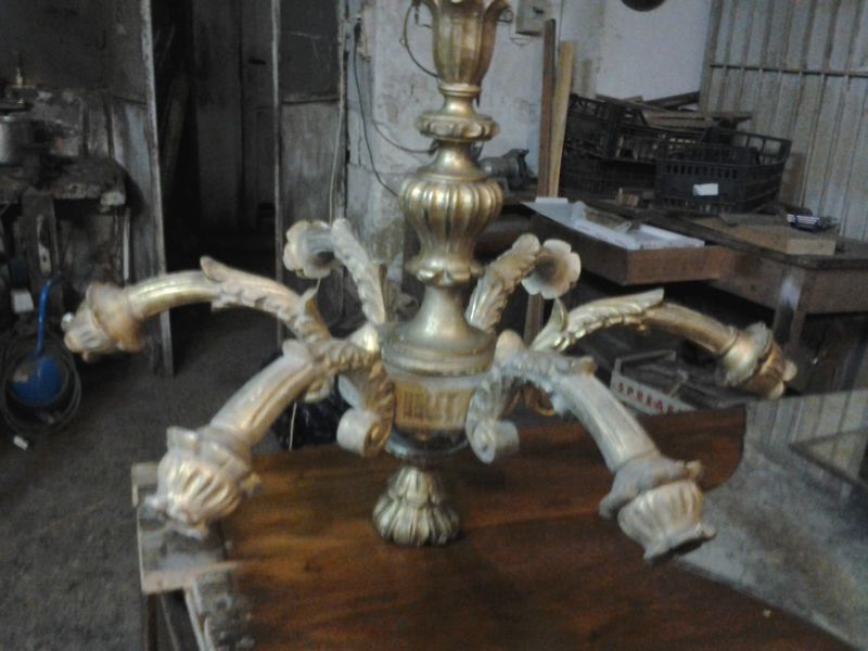 Lampadario in legno