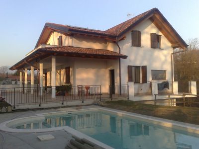 Recente villa con piscina