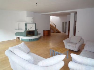 Appartement 4 pi�ces de 100 m� ambiente au 5�me �tage avec Piscine. (700 �)