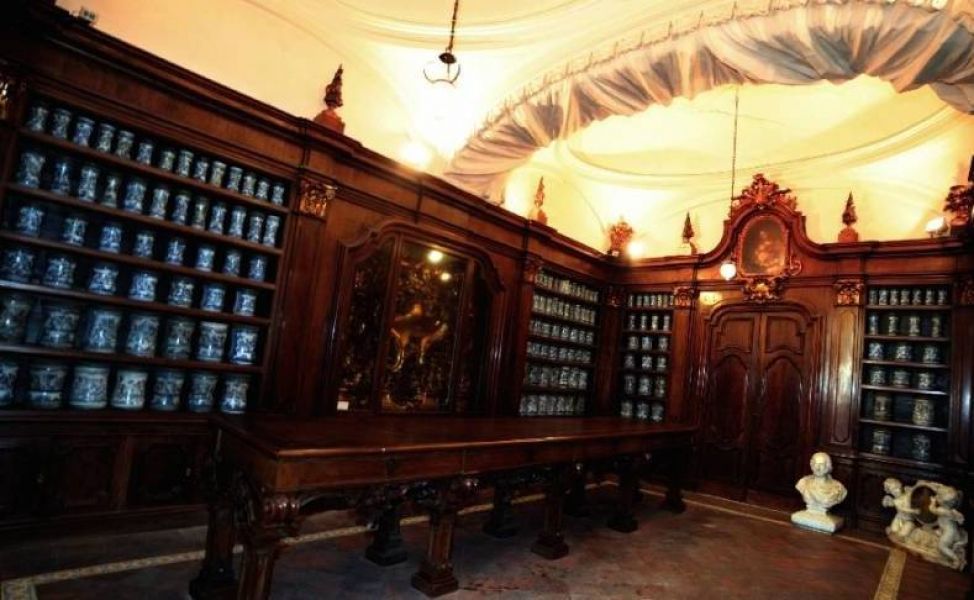 Storica farmacia del complesso degli incurabili