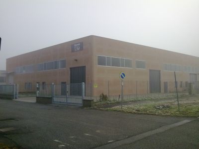 CAPANNONE NUOVO 460 MQ CON CORTILE PRIVATO