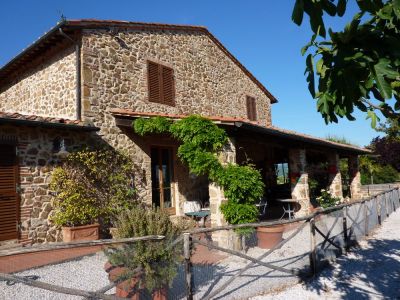 PODERI, AGRITURISMI, AZIENDE AGRICOLE CON PREZZI ACCESSIBILI IN VENDITA WWW.RUSTICITOSCANI.COM