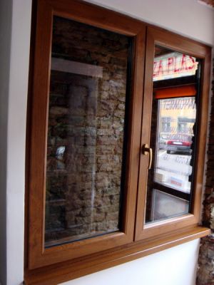 SERRAMENTI IN PVC, PORTONI SEZIONALE PER GARAGE, PERSIANE IN ALLUMINIO E PVC ,TAPPARELLE E ZANZARIER