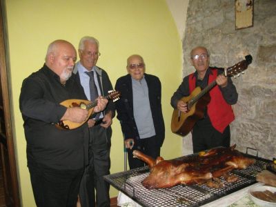 ANNIVERSARIO DEI TUOI GENITORI, DEI SUOCERI, DEI NONNI?!-SERENATA CON LA POSTEGGIA!