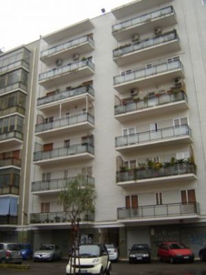 Piccolo bivani ristrutturato in viale Salandra