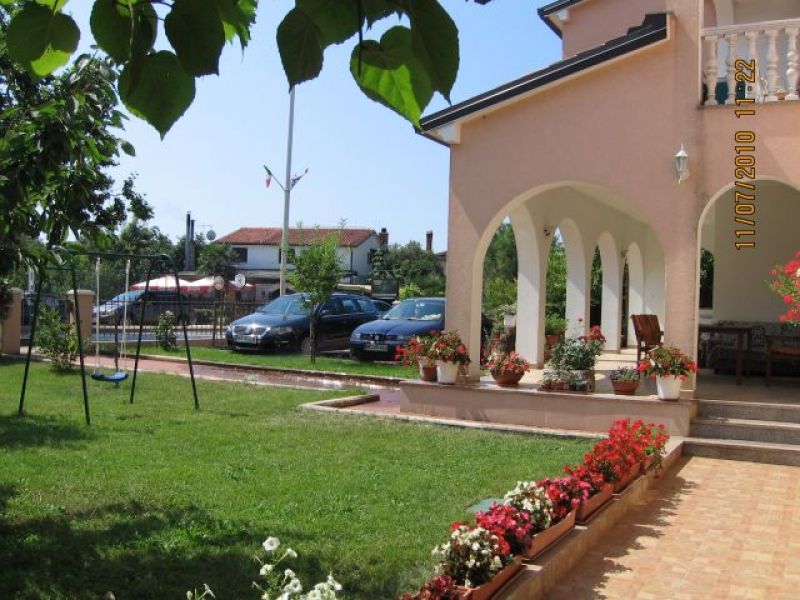 Affitti stagionali in Istria, Umago, 3 appartamenti da 2 a 6 persone, TV SAT e WiFi