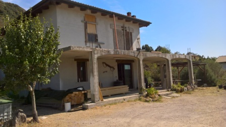 Alghero agro casa indipendente su 2 livelli da rifinire !!!